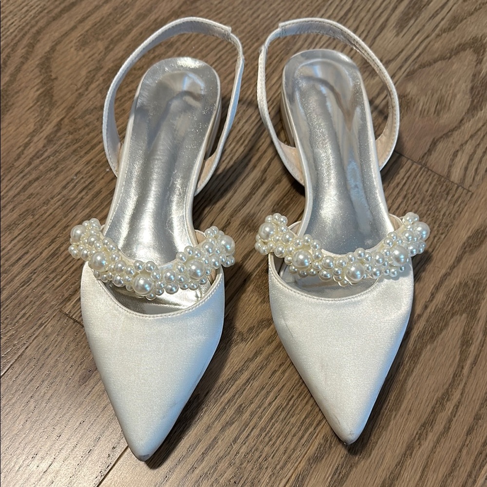 Elegant White Pearl Embellished Women's Flats Shoes